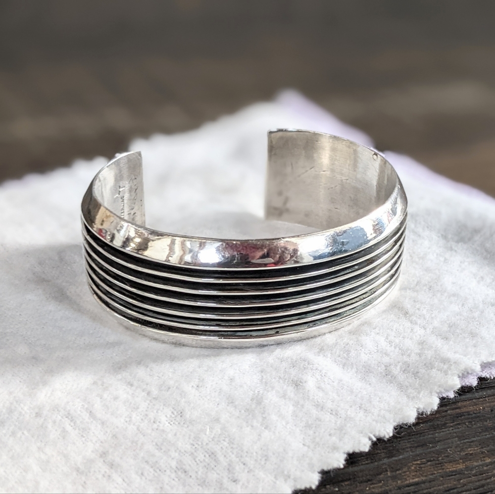 LT stamped Native American 925 Sterling Silver Recessed Ribbed Cuff Bracelet